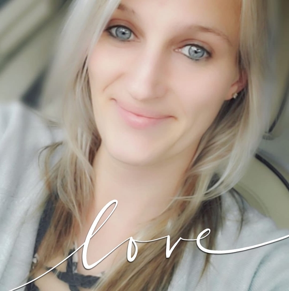 Meet your Posher, Allisa - Picture 1 of 1